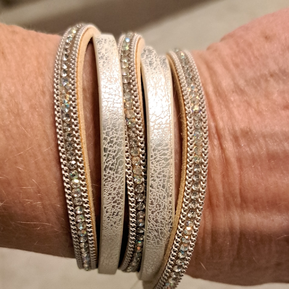 Nwt Elegant Silver Bracelet with Rhinestones And Chains. Gold Clasp Closure.